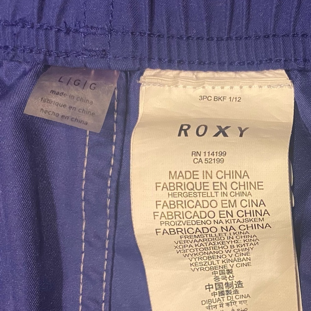 Roxy Shorts Womens Size L Blue Back Pocket Logo - Picture 3 of 5